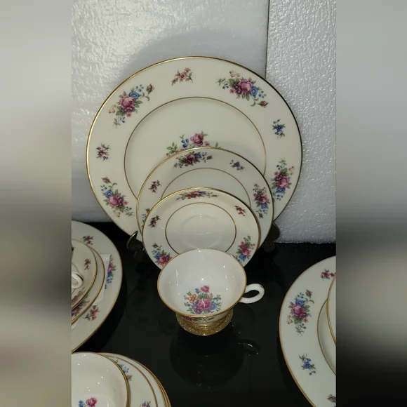 1930s REAR LENOX ROSE 20 PIECES Dinnerware Set WITH PURPLE LENOX STAMPED REAR - Picture 10 of 14
